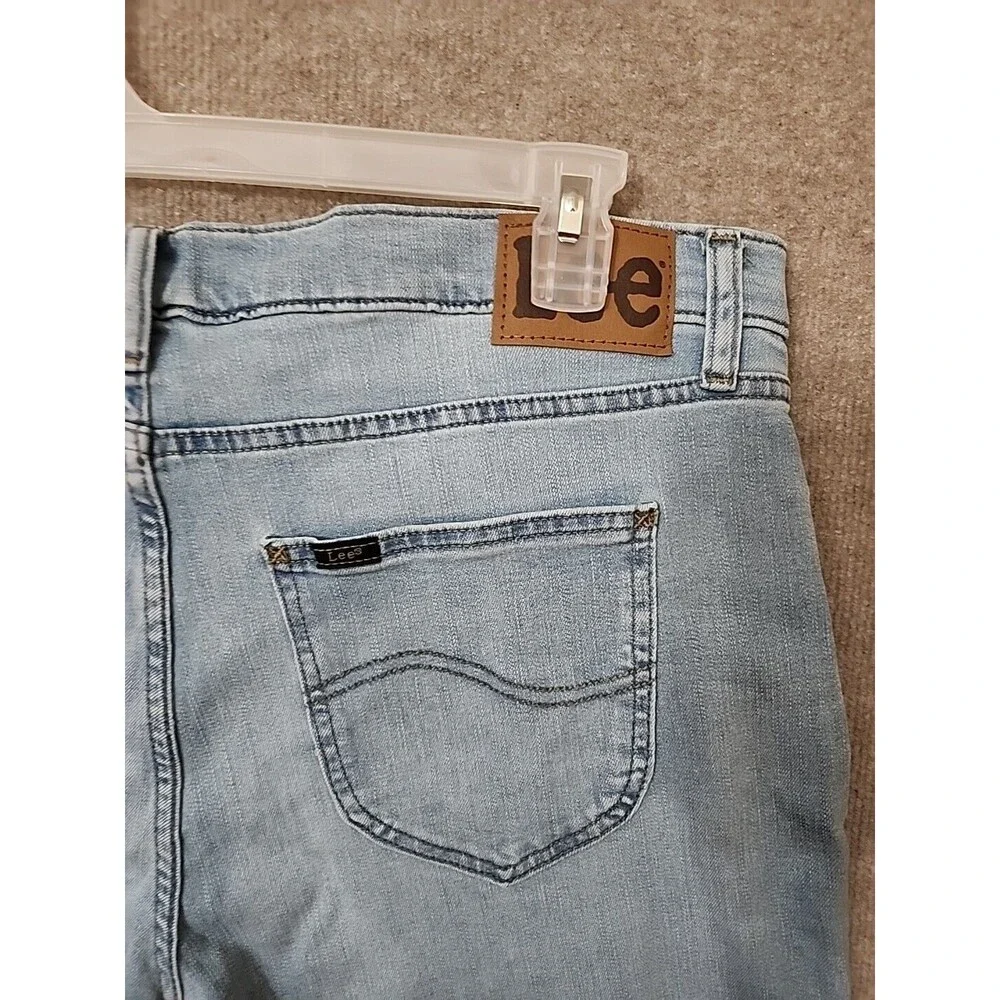 Lee Legendary Mid Rise Capri Jeans Womens 18 Light Blue Raw Hem Stretch NEW - Picture 8 of 11
